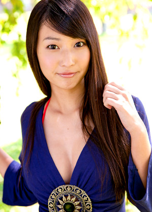 Japanese Miki Ichikawa Otdors Girls Bobes jpg 1