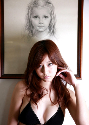Japanese Yumi Sugimoto Bends Nude Sexy